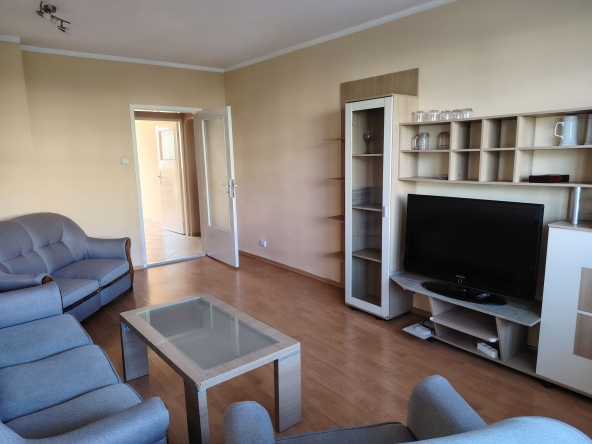 Дава се под наем Тристаен апартамент в София, Хиподрума - 98 кв.м за 727.77 € - Снимка #1