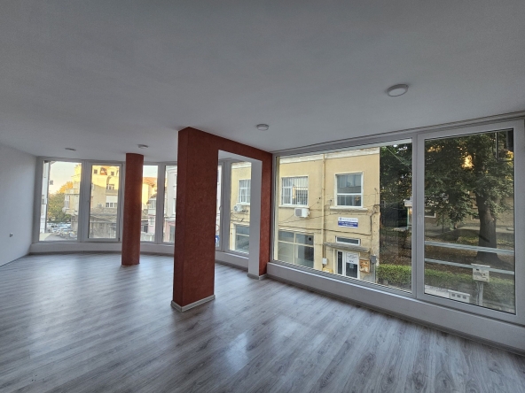 Дава се под наем Офис в Шумен, Център - 67 кв.м за 259.08 € - Снимка #1