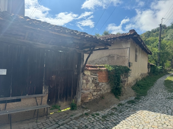 Къща в с. Смолско, Област София-област - 1175 кв.м за 15 €/кв.м - Снимка #1