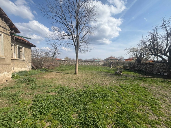 Парцел в с. Васил Левски, Област Пловдив - 1380 кв.м за 27 €/кв.м - Снимка #1