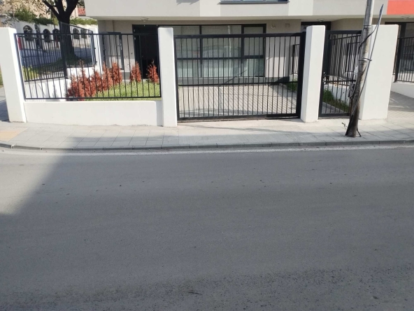 Дава се под наем Тристаен апартамент в Шумен, Пазара - 69 кв.м за 398.82 € - Снимка #1