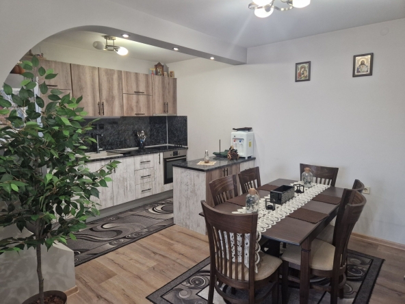 Тристаен апартамент в Асеновград - 110 кв.м за 742 €/кв.м - Снимка #1