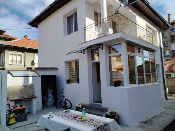 Къща в Монтана, Парта 1 - 150 кв.м за 1054 €/кв.м - Снимка #1