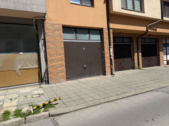 Дава се под наем Гараж / Паркомясто в Варна, Младост 1 - 25 кв.м за 179.52 € - Снимка #1