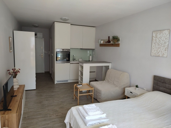 Дава се под наем Едностаен апартамент в Поморие - 40 кв.м за 255 € - Снимка #1