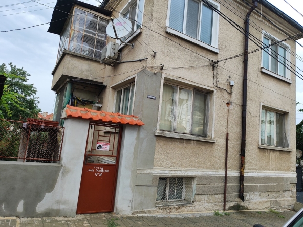 Къща в Карнобат - 76 кв.м за 805 €/кв.м - Снимка #1