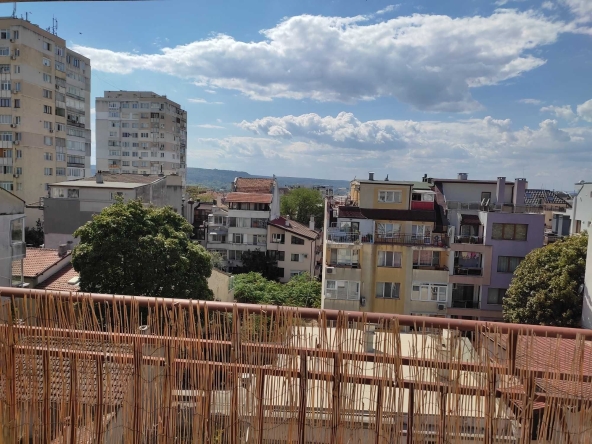 Дава се под наем Двустаен апартамент в Варна, Център - 45 кв.м за 448.8 € - Снимка #1