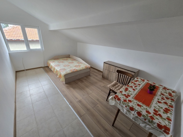 Дава се под наем Етаж от къща в София, Требич - 13 кв.м за 199.41 € - Снимка #1