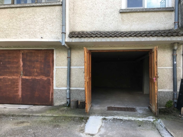 Гараж / Паркомясто в Шумен, Военно училище - 24 кв.м за 793 €/кв.м - Снимка #1