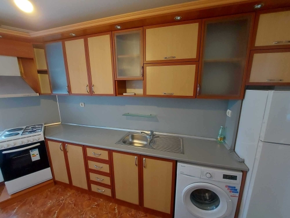 Дава се под наем Двустаен апартамент в Търговище, Център - 78 кв.м за 280.5 € - Снимка #1