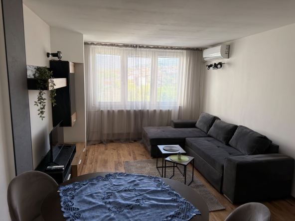 Дава се под наем Двустаен апартамент в Перник, Център - 55 кв.м за 408.51 € - Снимка #1