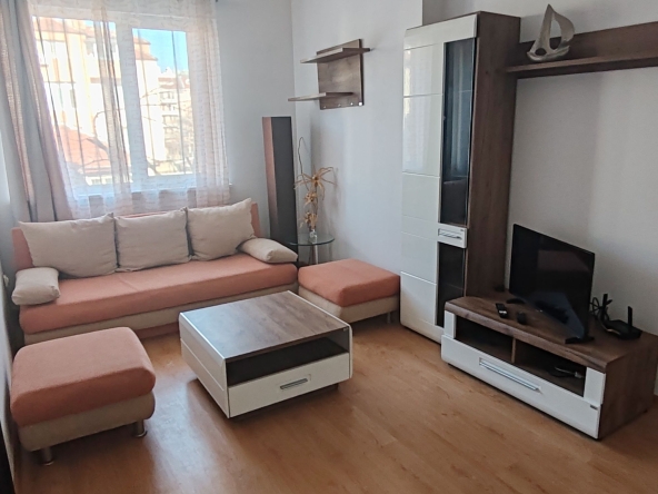 Дава се под наем Тристаен апартамент в София, Оборище - 90 кв.м за 698.19 € - Снимка #1