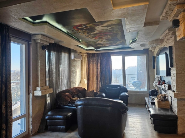 Мезонет в Варна, Христо Ботев - 202 кв.м за 581 €/кв.м - Снимка #1
