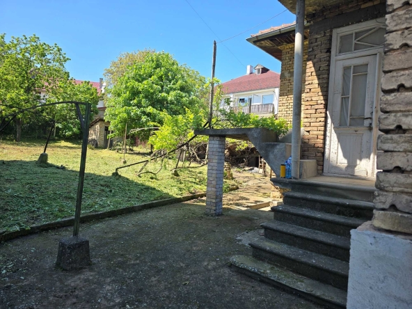 Къща в Попово - 1234567 кв.м за 0 €/кв.м - Снимка #1