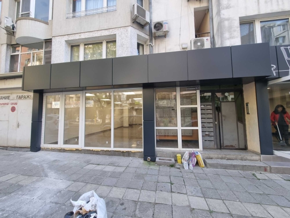 Дава се под наем Магазин в Бургас, Славейков - 120 кв.м за 663 € - Снимка #1