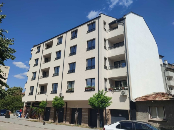 Тристаен апартамент в Търговище, Вароша - 93 кв.м за 1091 €/кв.м - Снимка #1