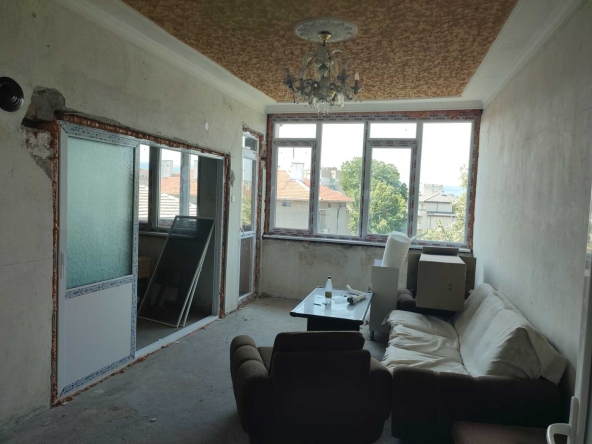 Четиристаен апартамент в Търговище, Център - 95 кв.м за 966 €/кв.м - Снимка #1