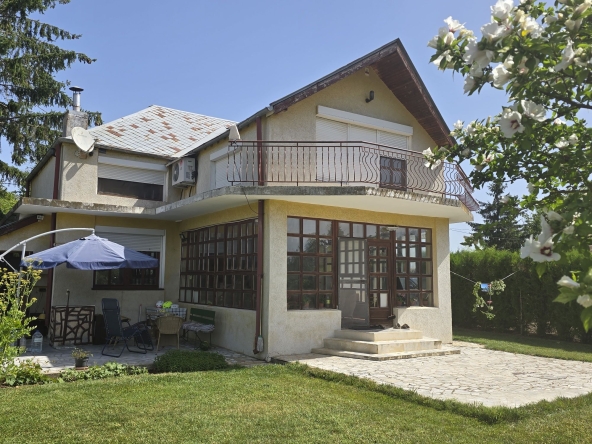 Къща в с. Богорово, Област Силистра - 200 кв.м за 475 €/кв.м - Снимка #1