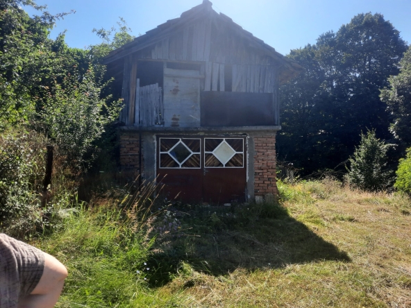 Къща в Правец - 4000 кв.м за 23 €/кв.м - Снимка #1