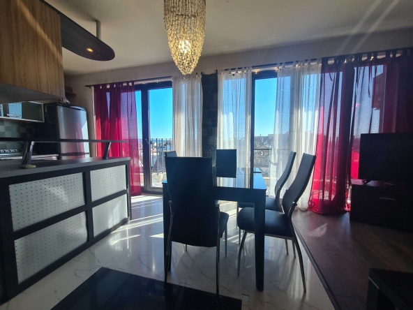 Тристаен апартамент в Варна, Автогара - 85 кв.м за 7 €/кв.м - Снимка #1