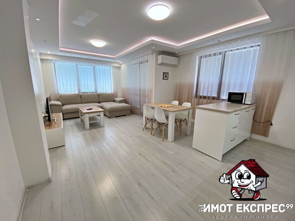 Тристаен апартамент в Асеновград - 90 кв.м за 5 €/кв.м - Снимка #1