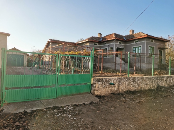 Къща в с. Сноп, Област Добрич - 100 кв.м за 215 €/кв.м - Снимка #1