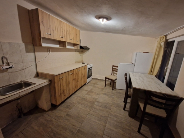 Дава се под наем Къща в Свищов - 69 кв.м за 178.5 € - Снимка #1