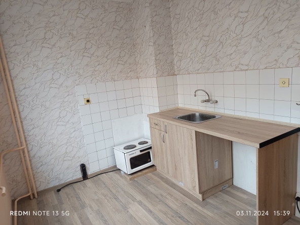 Дава се под наем Едностаен апартамент в Перник, Изток - 48 кв.м за 178.5 € - Снимка #1