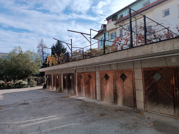 Дава се под наем Гараж / Паркомясто в с. Сенник, Област Габрово - 18 кв.м за 51 € - Снимка #1