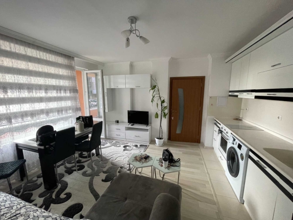 Дава се под наем Тристаен апартамент в Бургас, Славейков - 90 кв.м за 612 € - Снимка #1