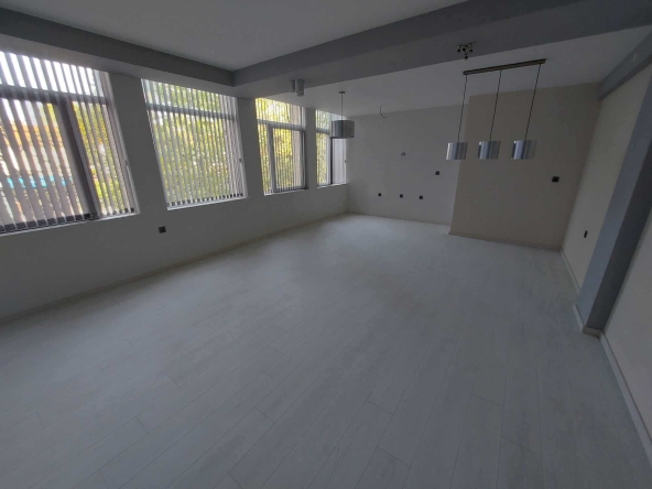 Четиристаен апартамент в Търговище, Център - 110 кв.м за 1183 €/кв.м - Снимка #1