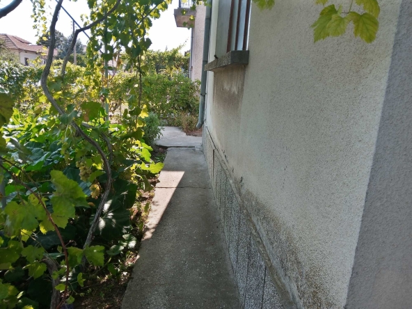 Етаж от къща в Добрич, Добротица - Варненска - 136 кв.м за 375 €/кв.м - Снимка #1