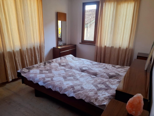 Дава се под наем Етаж от къща в Троян - 10 кв.м за 204 € - Снимка #1