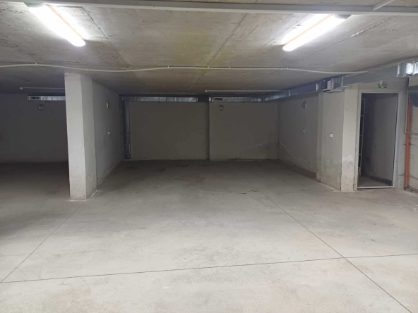 Дава се под наем Гараж / Паркомясто в София, Медицинска академия - 20 кв.м за 120 € - Снимка #1