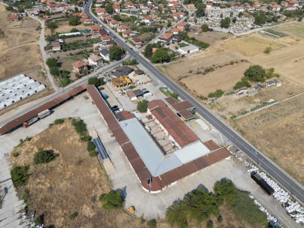 Дава се под наем Промишлена сграда в с. Йоаким Груево, Област Пловдив - 1400 кв.м за 2550 € - Снимка #1