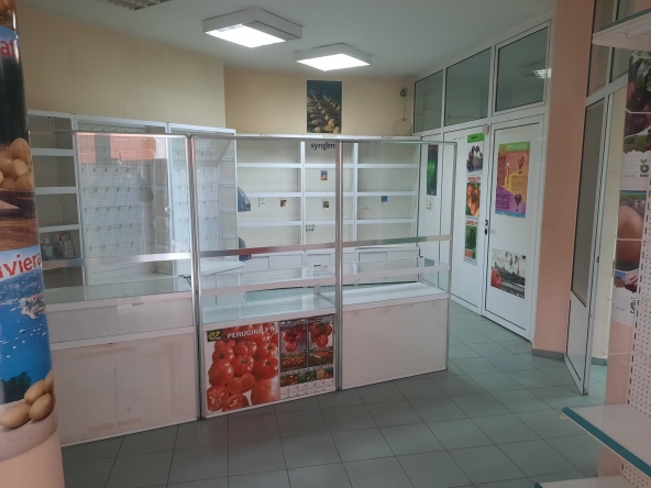 Магазин в Пловдив, Централна гара - 70 кв.м за 1043 €/кв.м - Снимка #1