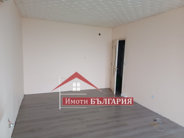 Тристаен апартамент в Карлово - 61 кв.м за 1112 €/кв.м - Снимка #1