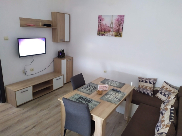 Дава се под наем Едностаен апартамент в Търговище, Вароша - 40 кв.м за 168.3 € - Снимка #1