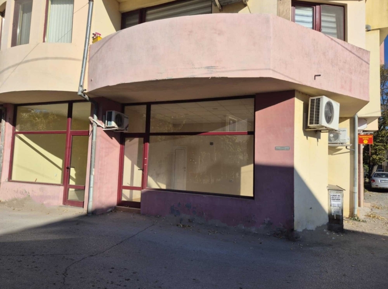 Дава се под наем  в Свищов -  кв.м за 102 € - Снимка #1