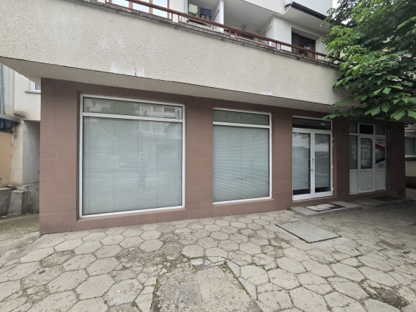 Дава се под наем Магазин в Стара Загора, Център - 76 кв.м за 310 € - Снимка #1