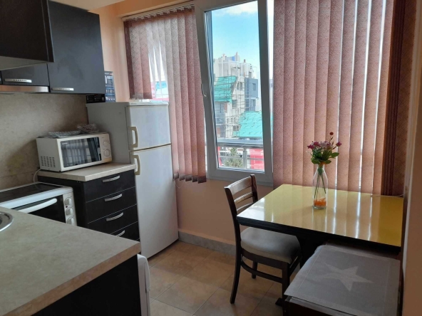 Дава се под наем Двустаен апартамент в Варна, Цветен квартал - 50 кв.м за 408 € - Снимка #1