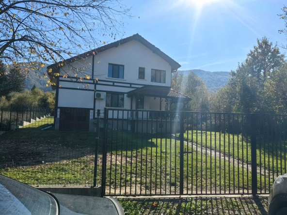 Къща в София, 7-ми 11-ти километър - 212 кв.м за 1048 €/кв.м - Снимка #1