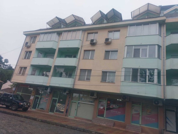 Дава се под наем Двустаен апартамент в Велинград - 55 кв.м за 204 € - Снимка #1