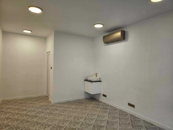 Дава се под наем Офис в Силистра, Изток - 22 кв.м за 188.7 € - Снимка #1