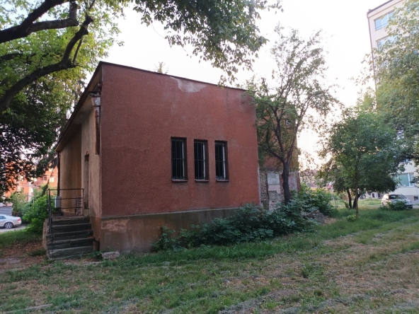 Промишлена сграда в Перник, Изток - 21 кв.м за 1409 €/кв.м - Снимка #1