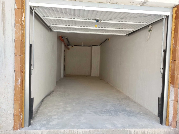 Гараж / Паркомясто в Пловдив, Остромила - 34 кв.м за 1118 €/кв.м - Снимка #1