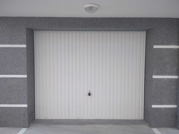 Дава се под наем Гараж / Паркомясто в Кърджали, Възрожденци - 20 кв.м за 56.1 € - Снимка #1