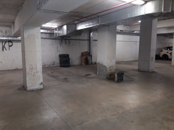 Дава се под наем Гараж / Паркомясто в Варна, Трошево - 17 кв.м за 71.4 € - Снимка #1