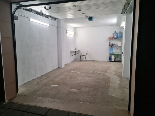 Дава се под наем Гараж / Паркомясто в Плевен, Широк център - 21 кв.м за 102 € - Снимка #1