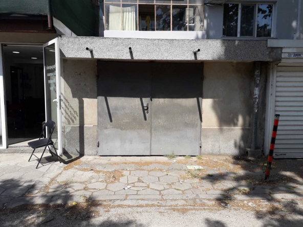 Дава се под наем Гараж / Паркомясто в Пазарджик, Идеален център - 18 кв.м за 51 € - Снимка #1